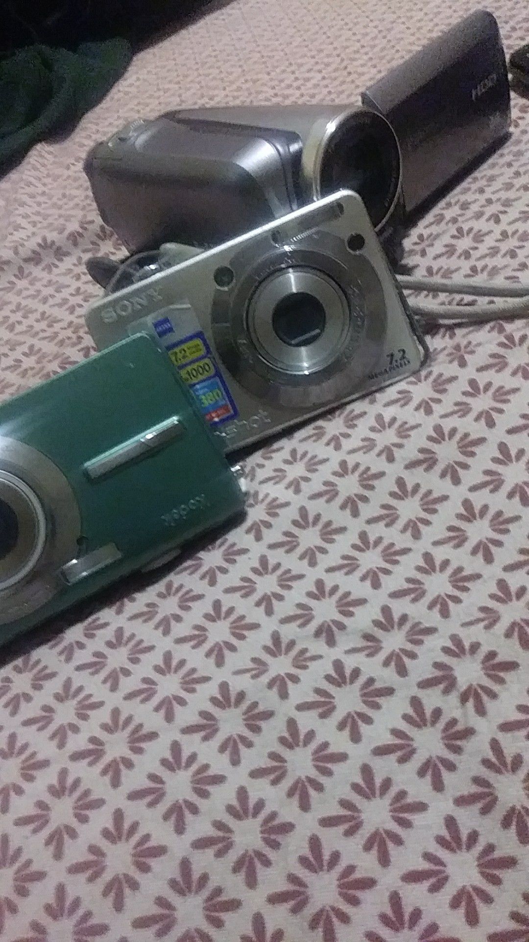 Digital cameras Sony and kodak// panasonic videoca/