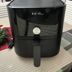 Instant Air Fryer 4 in 1 at