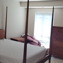 Queen Size Memory Foam Bed/dresser 