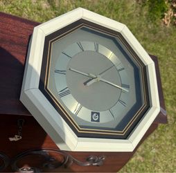 Vintage MCM Linden Quartz Crème Beige Floating Wall Clock 11”