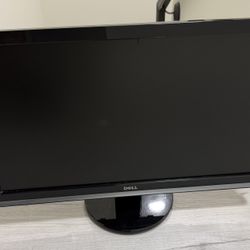 Dell Monitor Like New 20 In Wide X 24 In Diagonal 