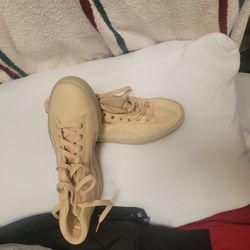 Women's Leather Pumas Sneakers Badge Size9