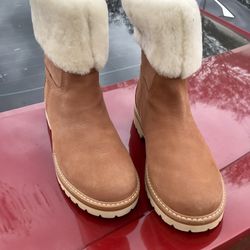 short cute womans boots size 7