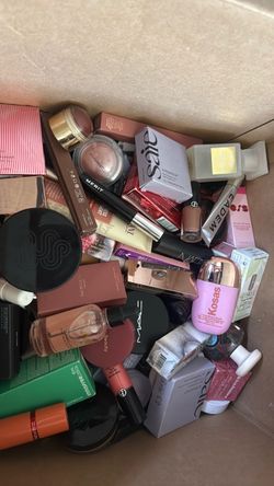200 piece makeup box