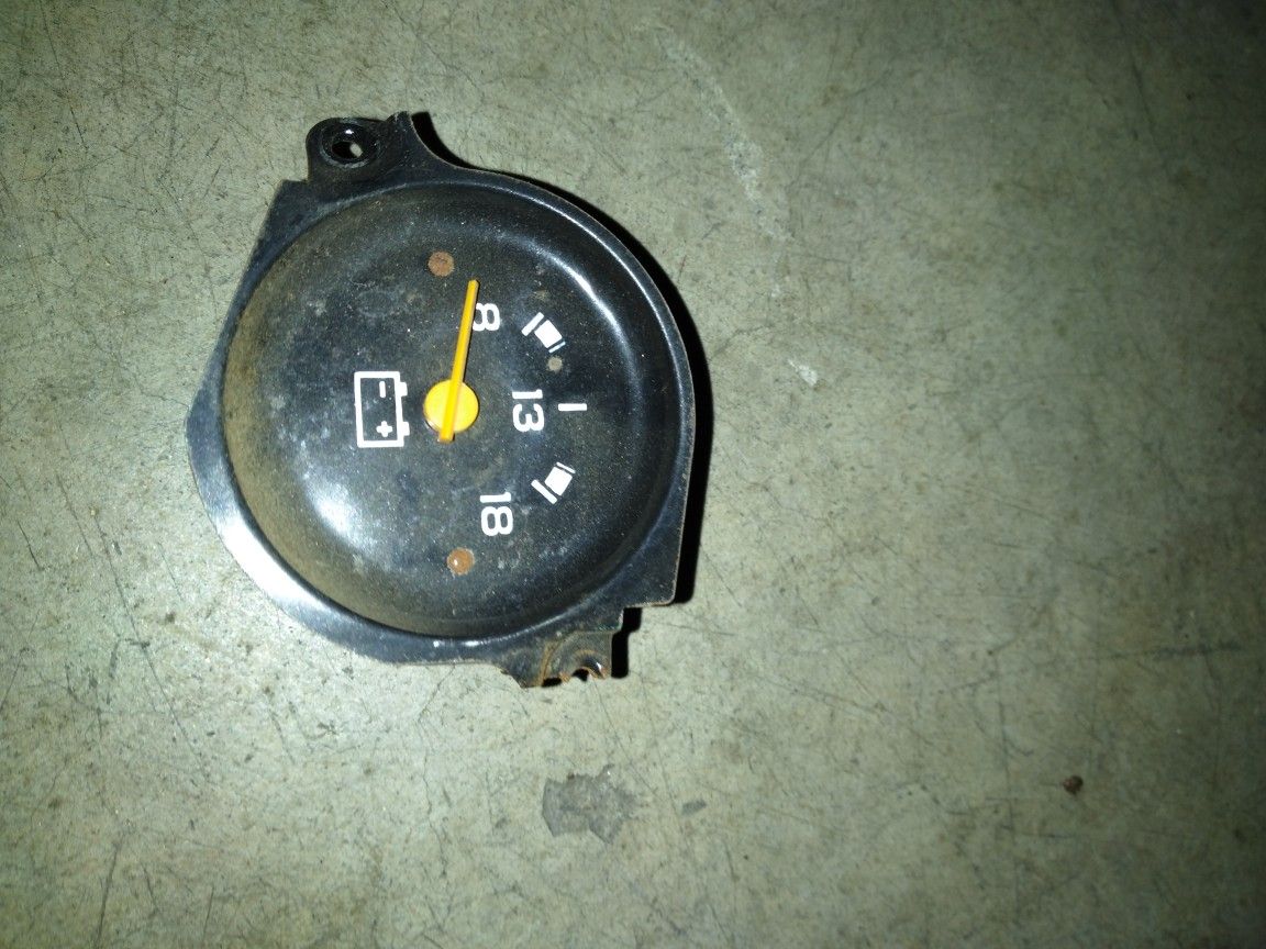 C10 battery volt gauge