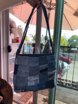 Levi shoulder bag
