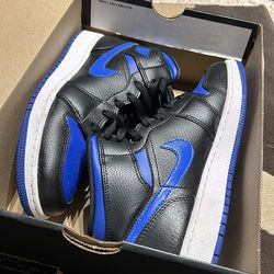Jordan 1 Mid “Royal 2020 (GS) Size 7Y