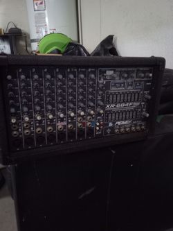 Peavey XR684F Powered Mixer