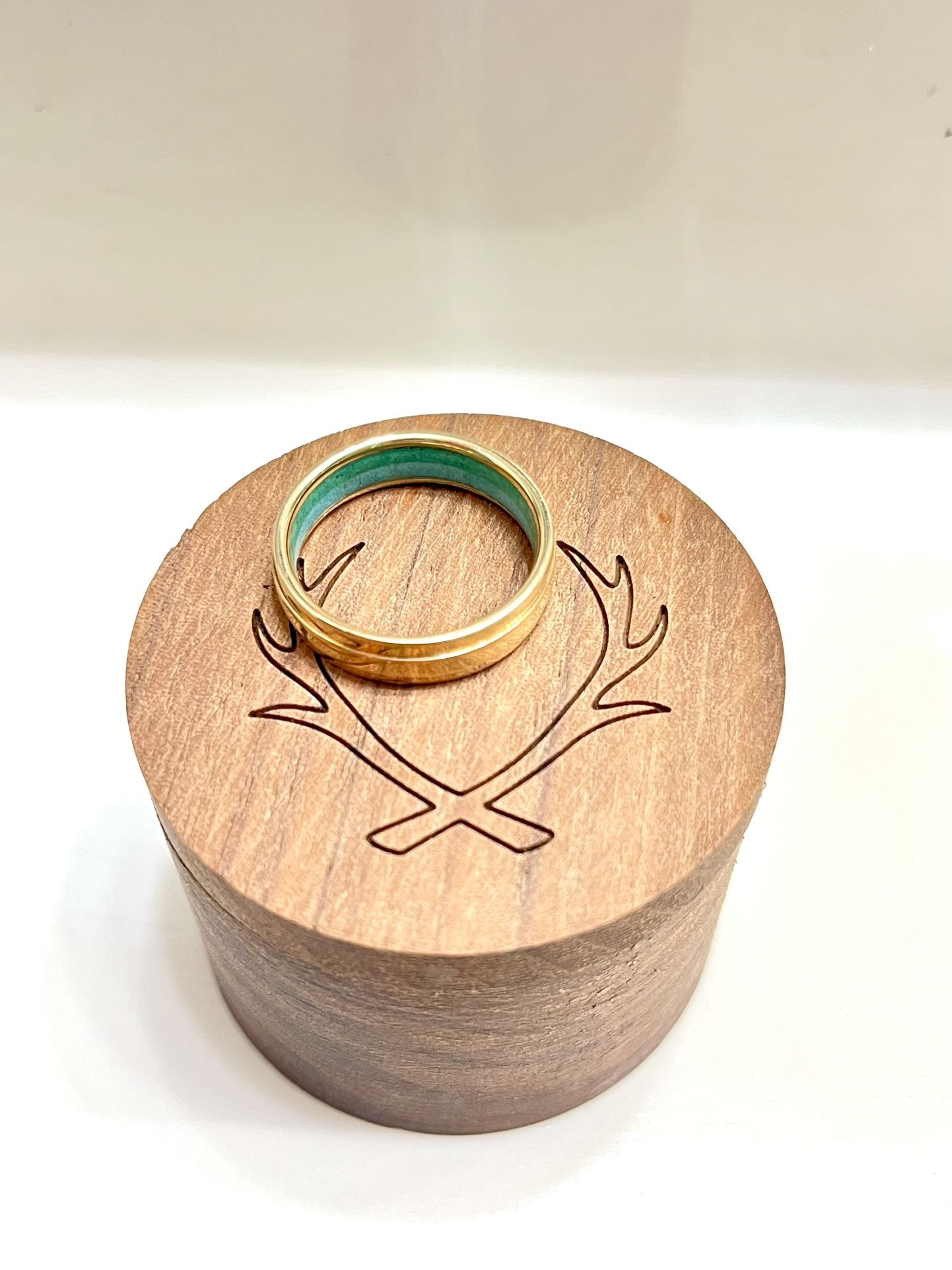 14k Gold Wedding Band w. Turquoise and Malachite Lining (NEVER USED)