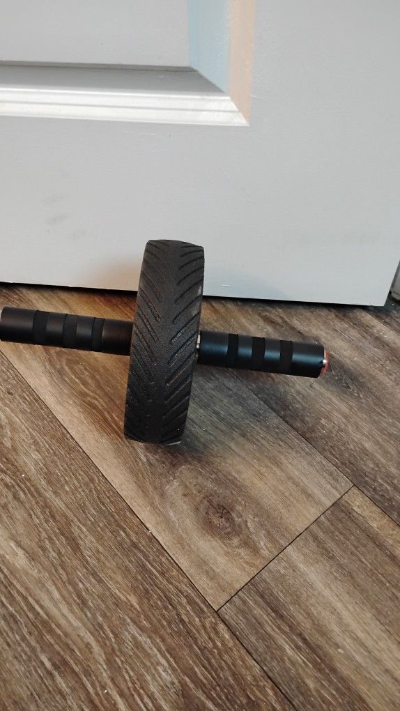 Ab Roller Wheel with Comfort Foam Grips, Abdominal Core Exercise Equipment Trainer for Home Gym Workout, Black