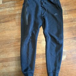 Black Nike tech sweats