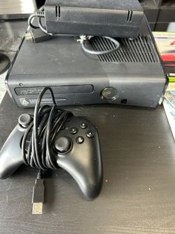 XBox 360 W/Games & 1 Remote (COD, Injustice, Fifa, MADDEN)