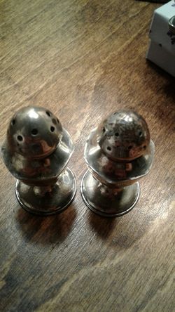 Sterling salt n pepper shackers
