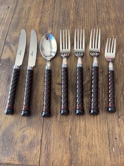 Gibson 7-Piece Flatware Set with Twisted Handles