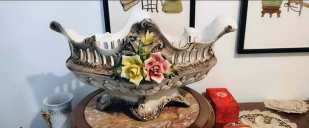 Vintage Capodimonte Style Ceramic Floral Centerpiece Bowl,Ornate ceramic centerpiece bowl features a neutral cream and brown glaze with applied yellow