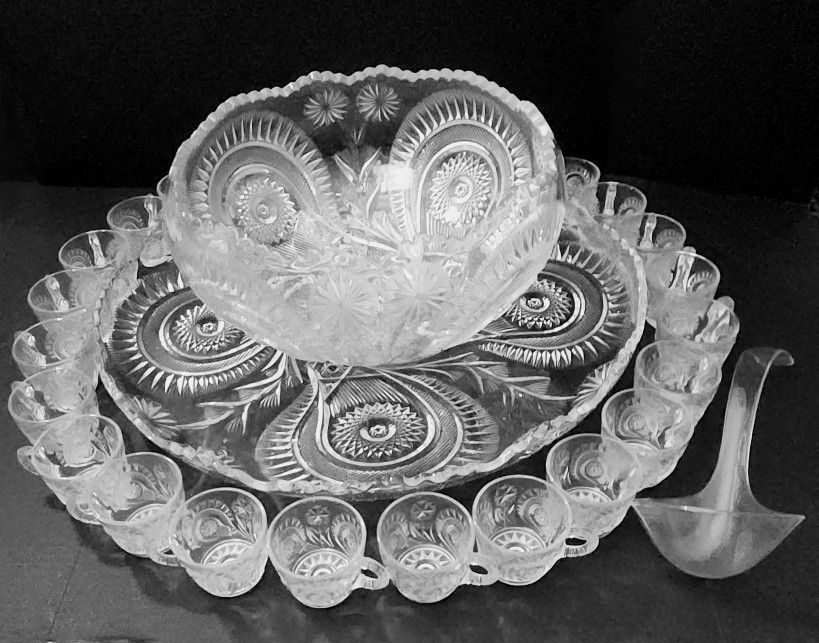 L.E. SMITH'S 24-CUP PUNCH BOWL SET