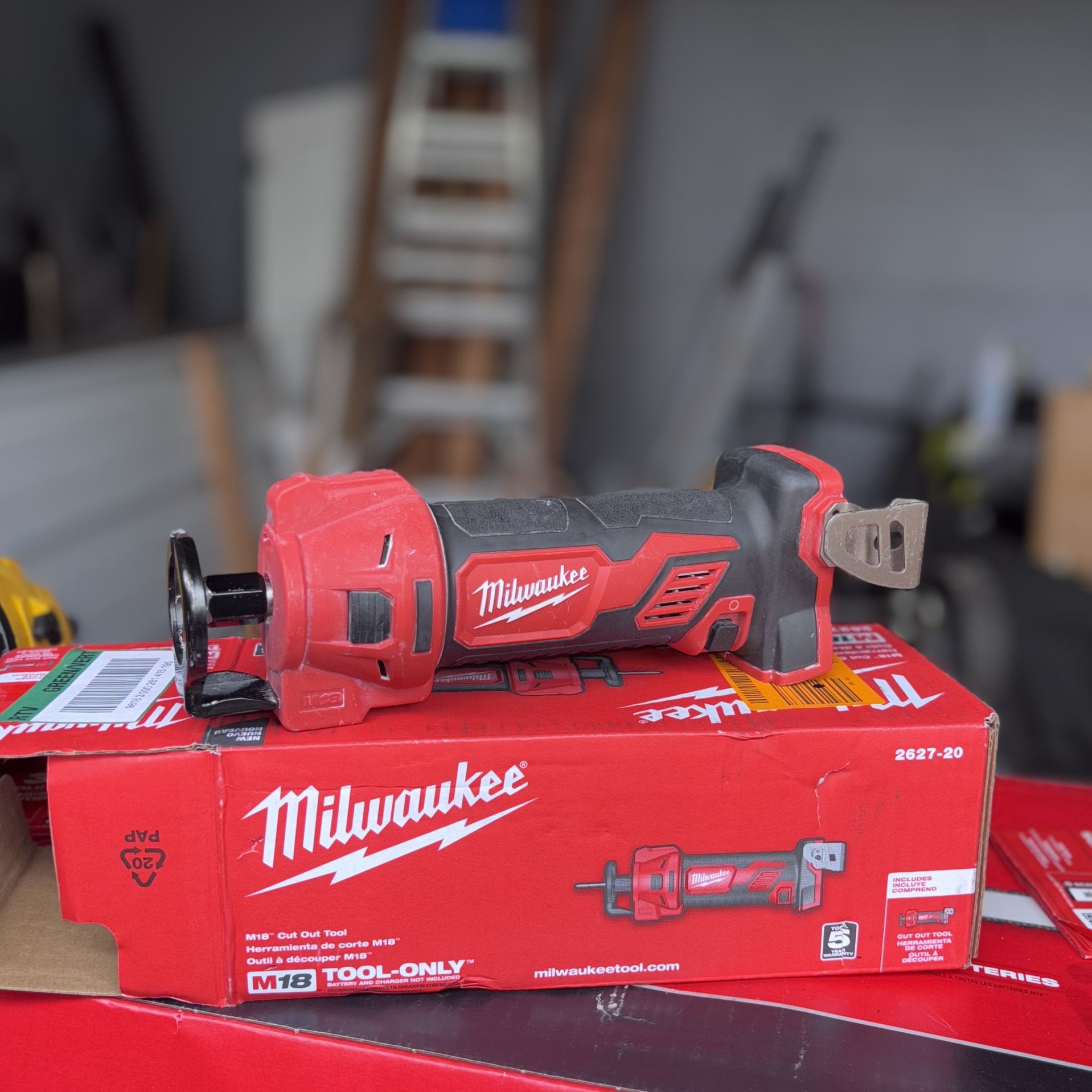 Milwaukee M18 18V Lithium-Ion Cordless Drywall Cut Out Rotary Tool (Tool-Only)