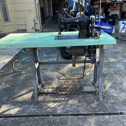 Singer Sewing Machine 