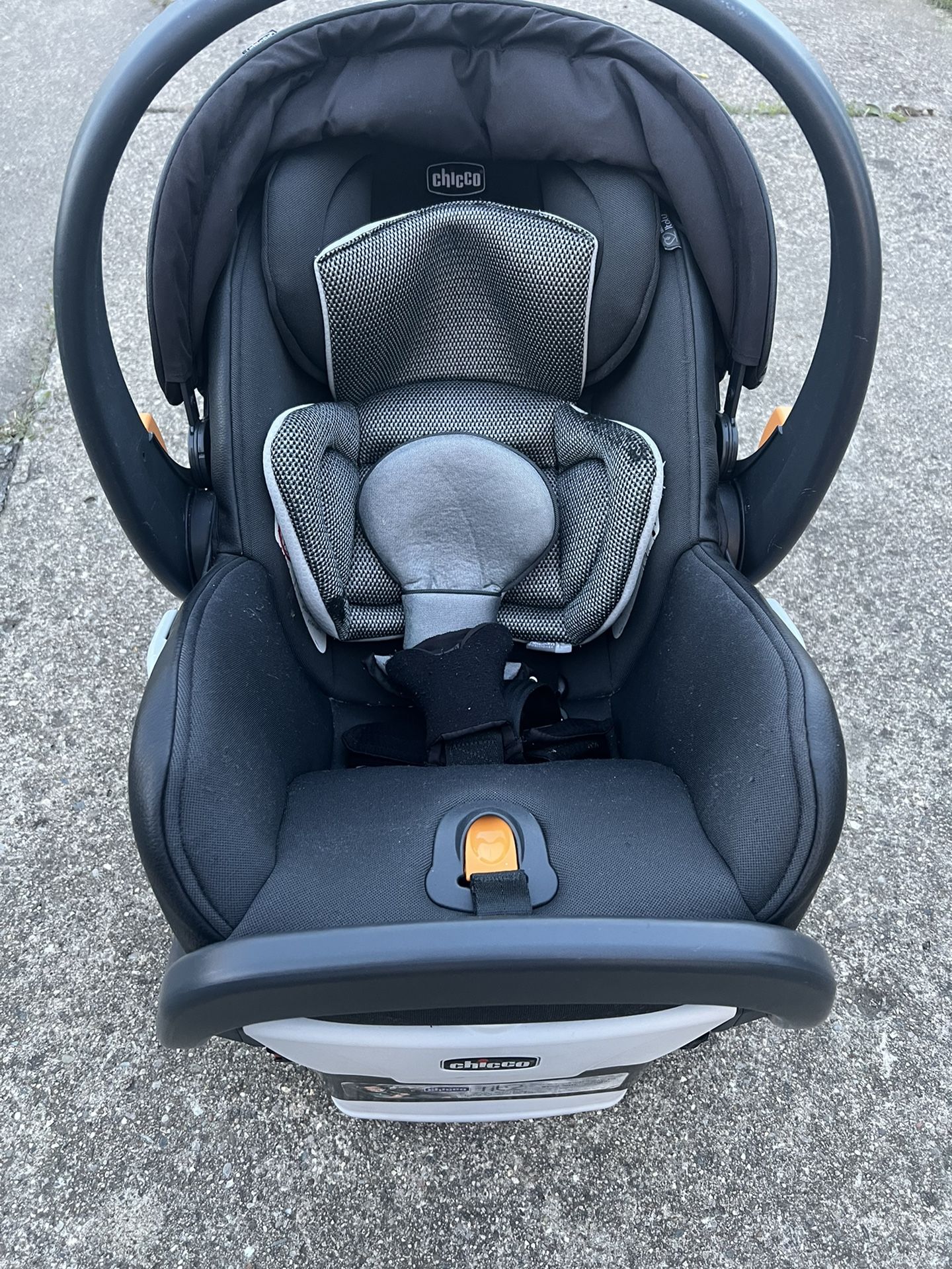 Chicco Fit 2 Infant & Toddler Car Seat