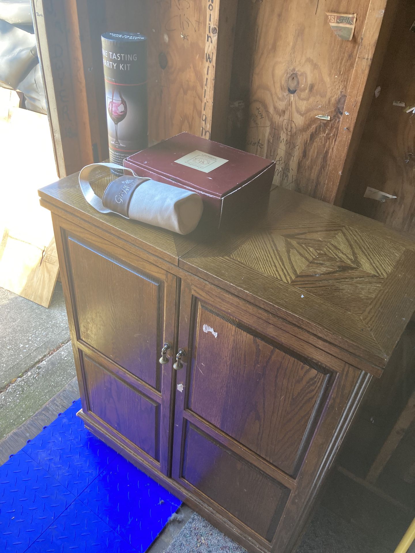 Wooden Cabinet with Wine Tasting Kit