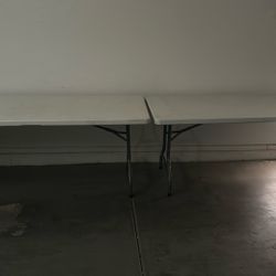 2 Folding Tables, Like New Condition