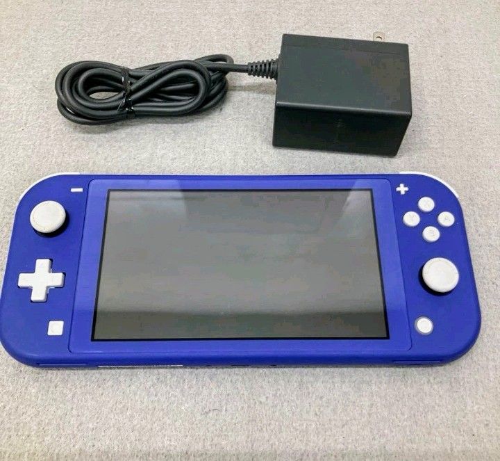 Nintendo Switch Lite & 8 Games!