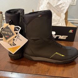 MOTORCYCLE RIDING BOOTS