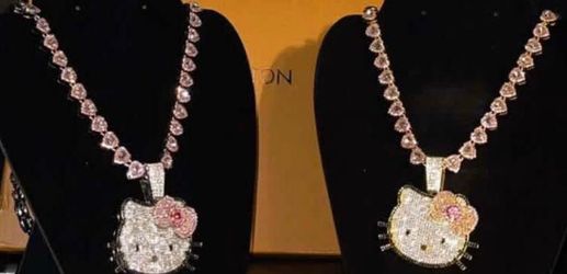 HELLO KITTY NECKLACE