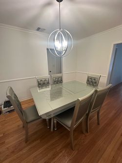 Dinning room table with 6 chairs