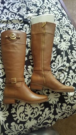 Micheal Kors boots brand new never used