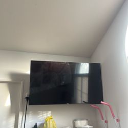 65 Inch Westing House Roku Tv