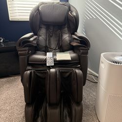 Full body massage chair