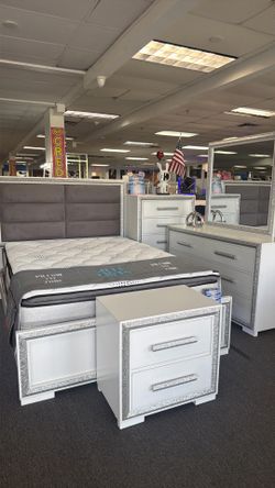 Queen 5pc Set with x1 FREE nightstand and FREE mattress only $1099