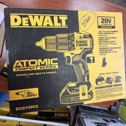 Dewalt New Kit Hammer Drill 20v Battery And Charger 