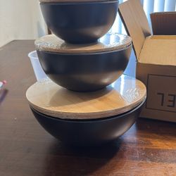 Set Of Salad Bowls