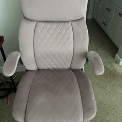Pink Computer Chair Like New 