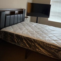 Bed Mattress + Smart Tv 