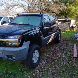 Chevy Avalanche 2003 With 191000 Miles Clean Title 