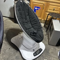 4moms MamaRoo4 Multi Motion Infant Swing/Seat – Black w/ Charger & Aux