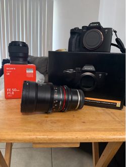LIKE NEW SONY A7iv bundle