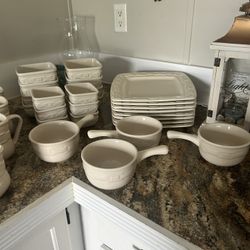 Coveted Creme Color Longerburger Dish Set 