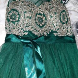 City Trianges  Stylish Flair Prom Gown. Fits 4-6