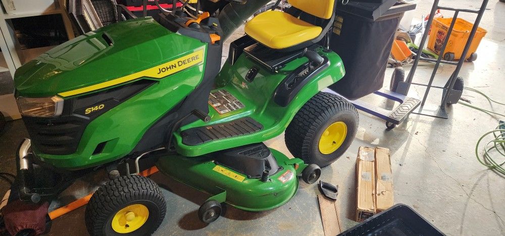 John Deere Riding Mower