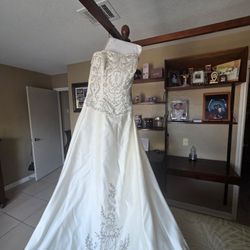 Size 12 Elegant Wedding Dress