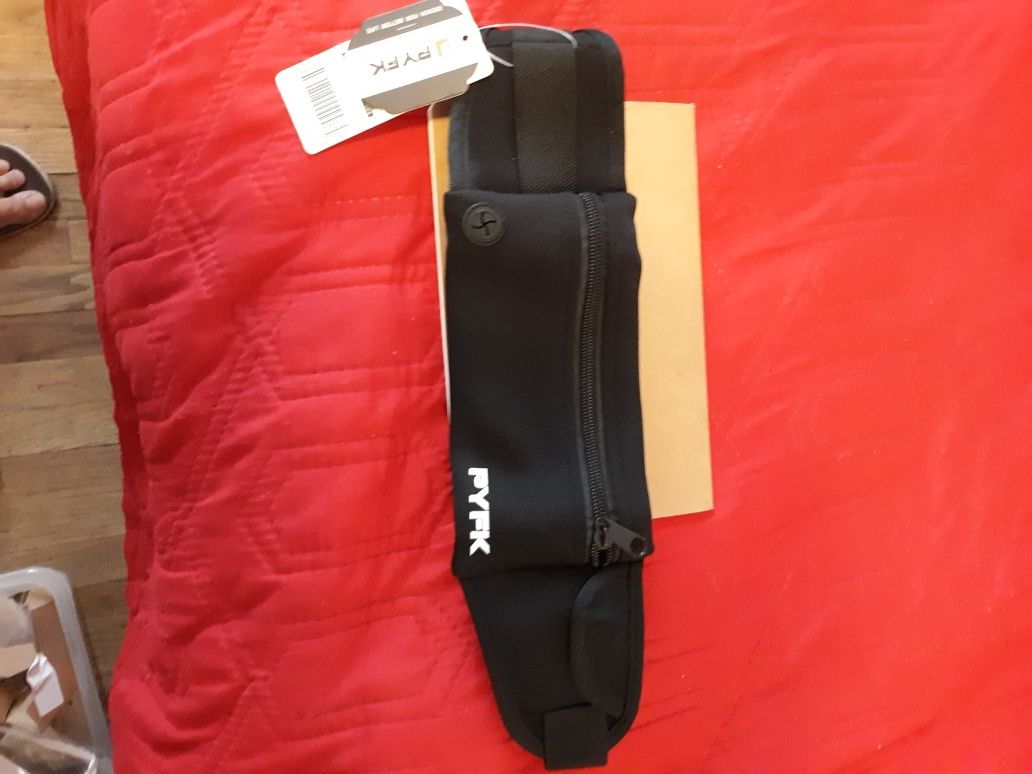 Running belt waist pack adjustable for men or women