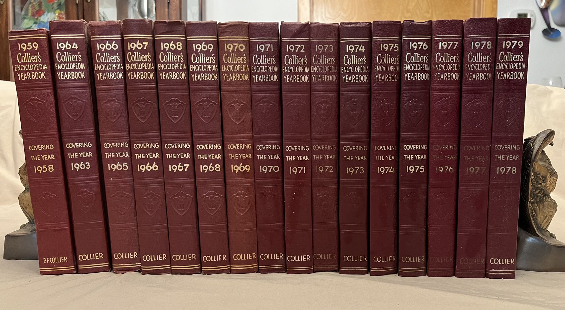 Vintage Colliers Encyclopedia Yearbook 16 Volumes Book Lot Red Gold