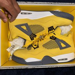 Jordan 4 lightening 