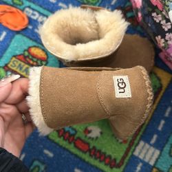 Uggs 4/5 C Adjustable 
