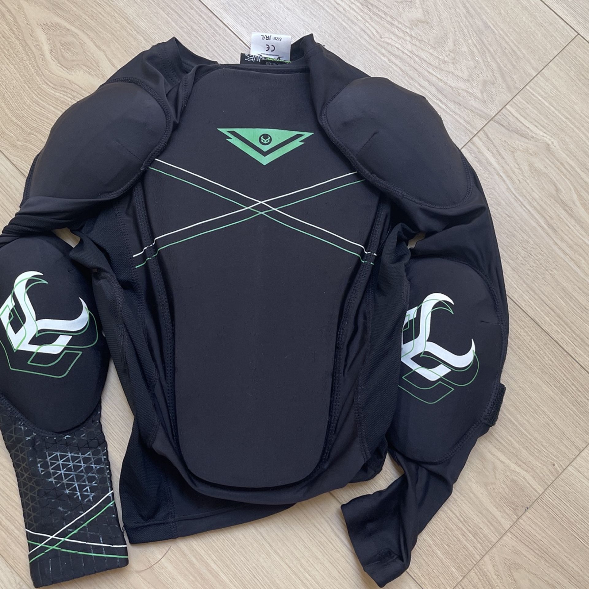 Demon protect top ski/snowboard