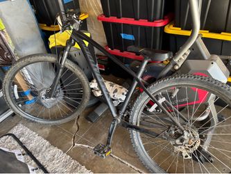 Specialized pitch mountain bike 27”